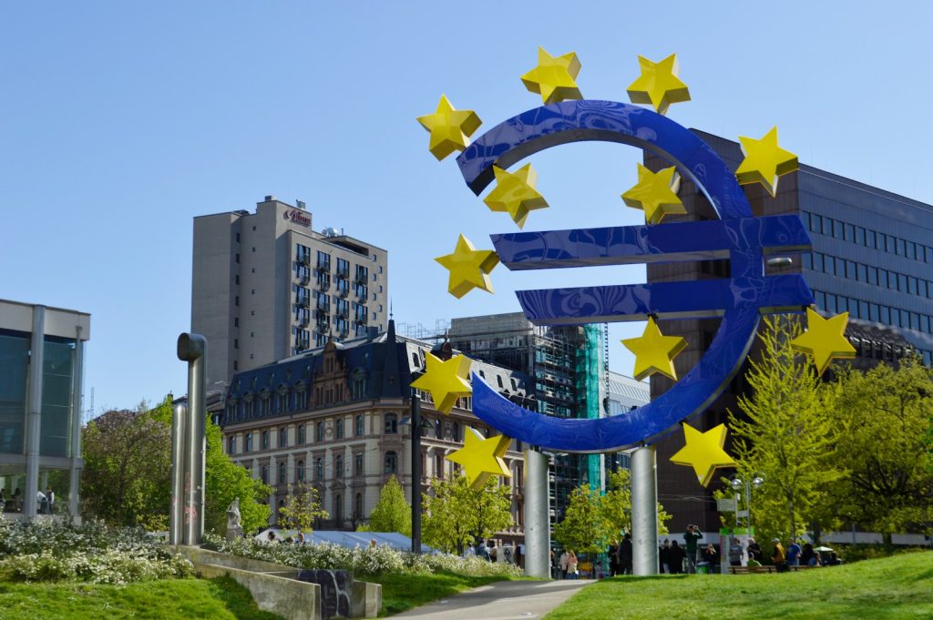 AI Advantage: 5 Essential Strategies for European Bank