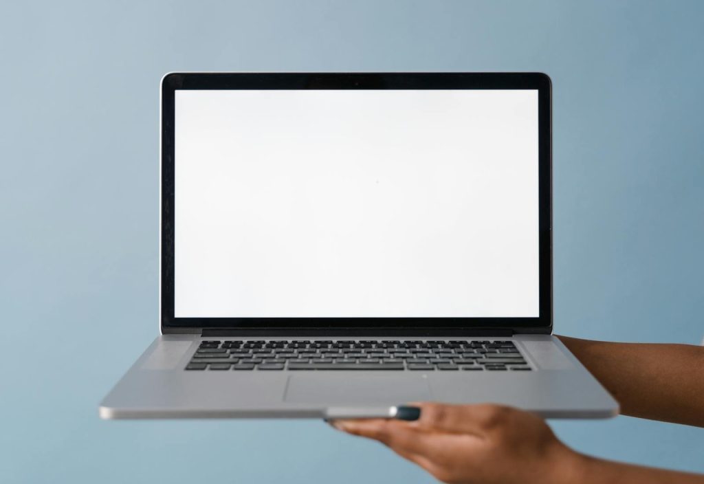 Struggling with Product Delivery? US Teams Go Hybrid Dev